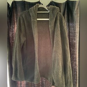 Opened furry sweater/coat